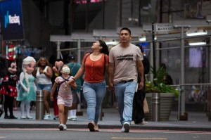 美国新冠肺炎超209万例,美国新冠肺炎超2965万例