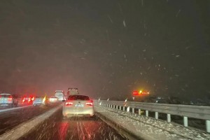 「除夕至初八高速免费通行」〃除夕高速公路免费吗