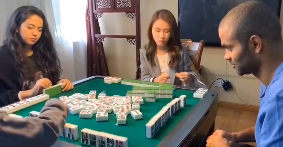 传递经验“真人四川麻将开挂神器软件下载”万能开挂器通用版-第2张图片