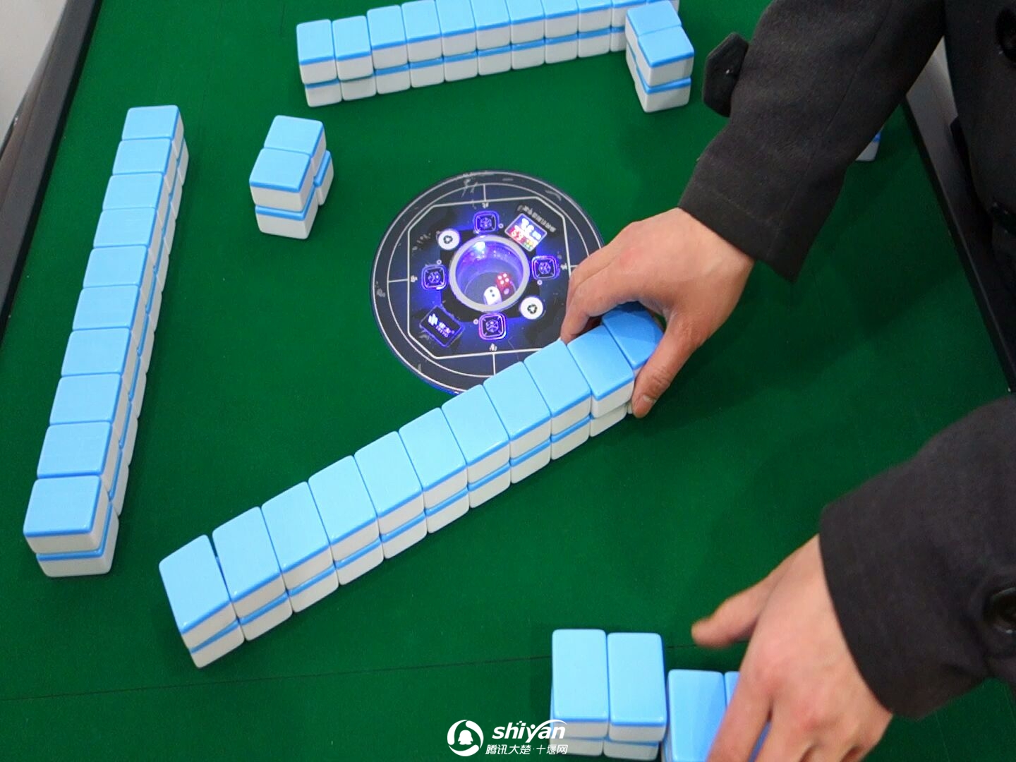 传递经验“微乐上海麻将开挂神器	”万能开挂神器（真的有挂）-第1张图片