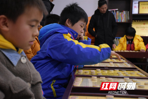 我来告诉你“湖南棋牌万能开挂器	”必赢神器通用版-第1张图片